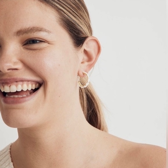 🌼MADEWELL Seed Bead Daisy Hoop Earrings 🌼 - Picture 6 of 9